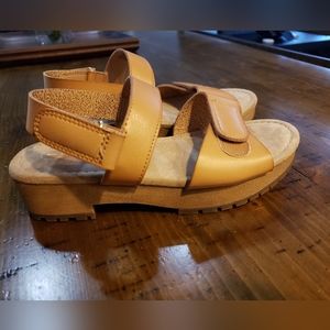 Cat & Jack velcro tan sandal girls size 1